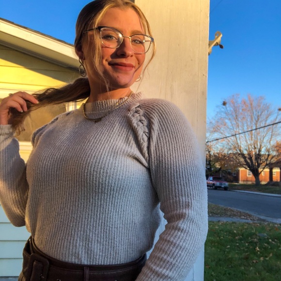 Meet your Posher, Mya - Picture 3 of 6